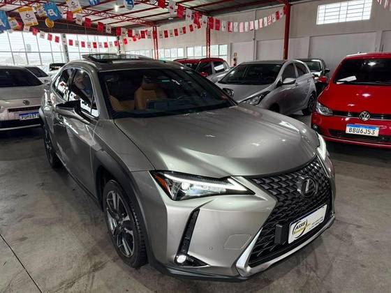 LEXUS UX 300h 2.0 VVT-I HYBRID CVT LEXUS UX 300h 2.0 VVT-I HYBRID CVT